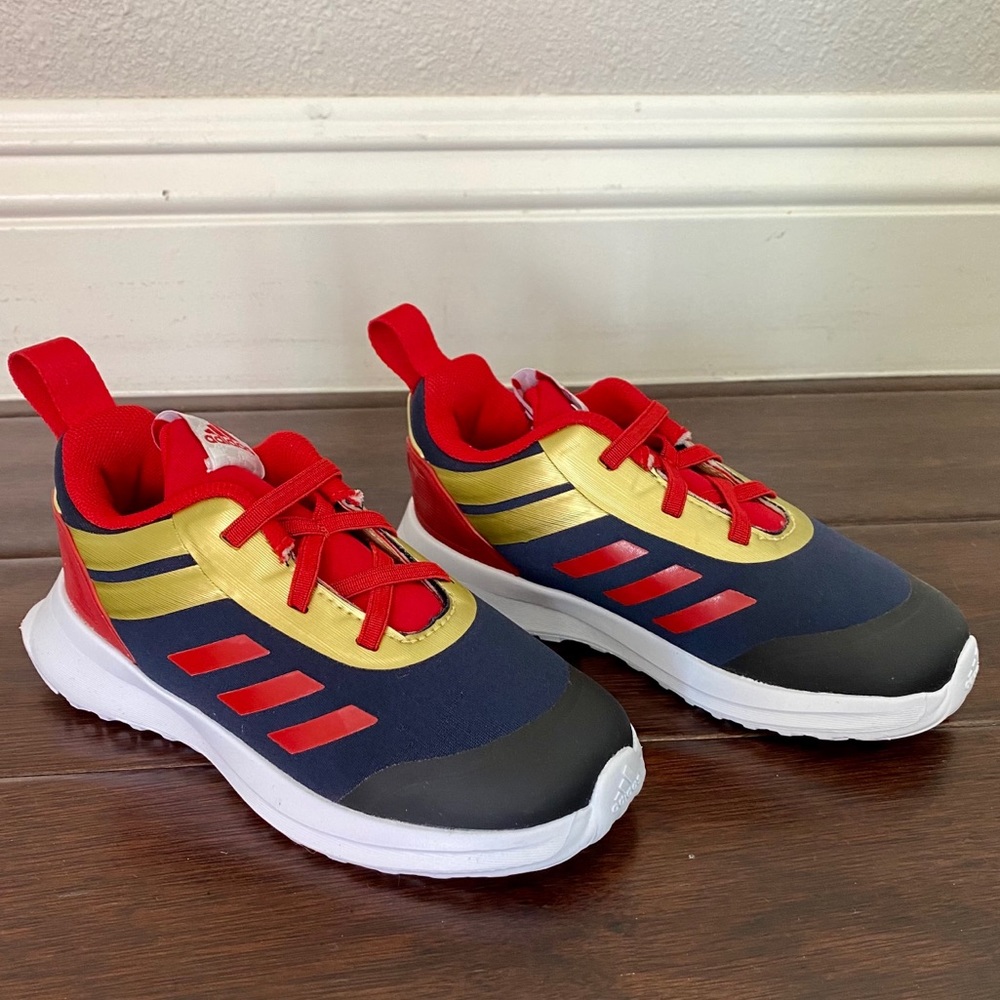 ADIDAS CAPTAIN MARVEL RapidaRun Avengers - Size 10